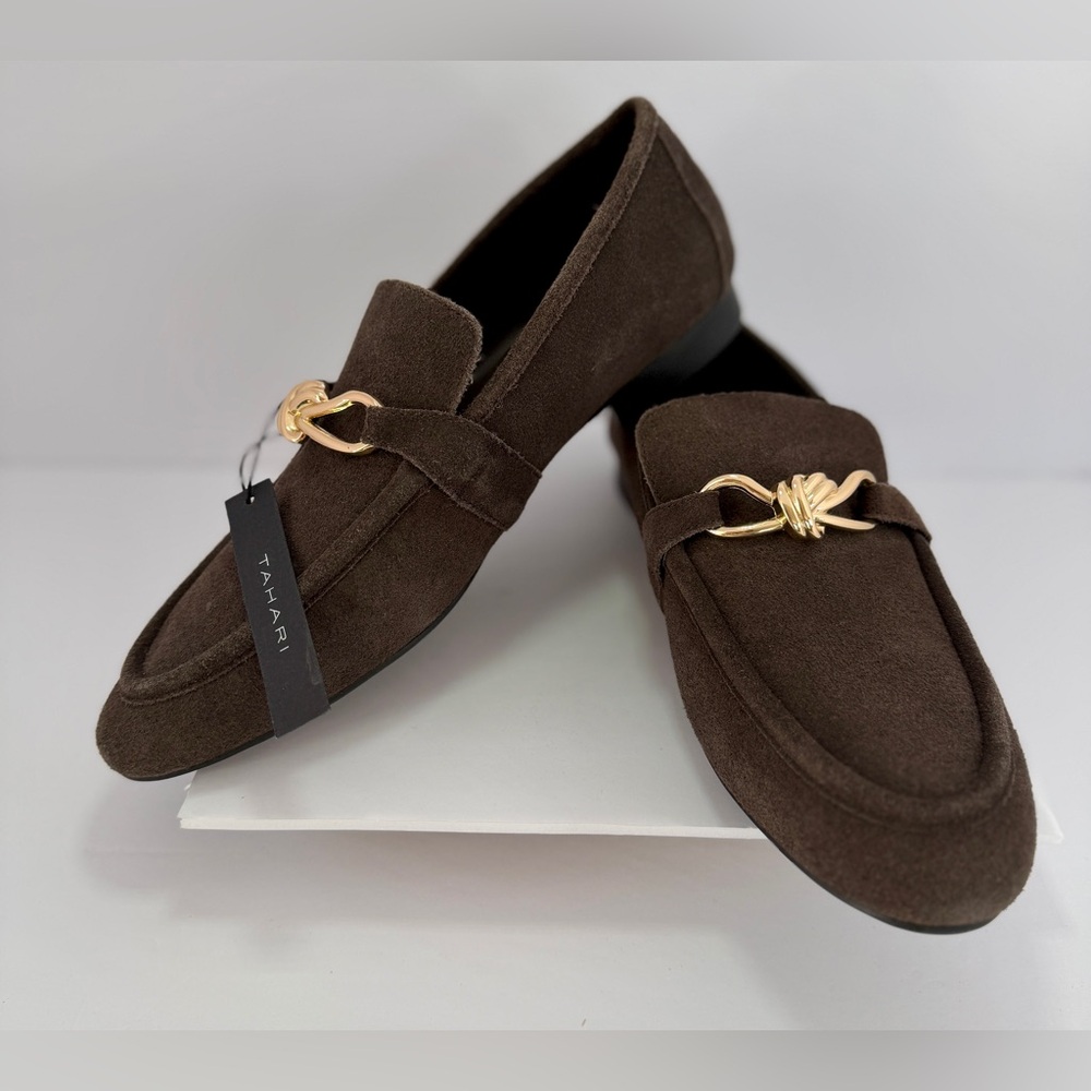 TAHARI NEW Womens Dark Brown Suede Loafers. Size 9